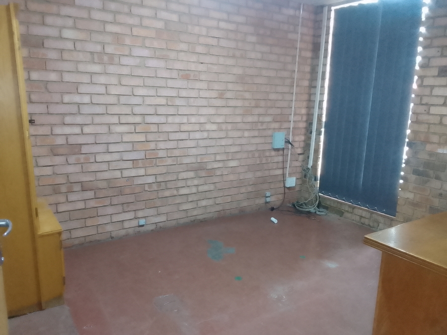 To Let Commercial Property for Rent in Oos Einde North West